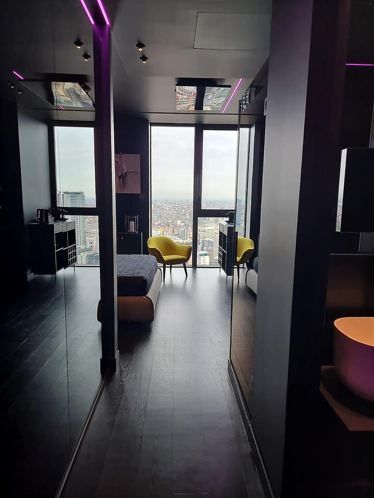Отель Skyline Solaria Milano Экстерьер фото